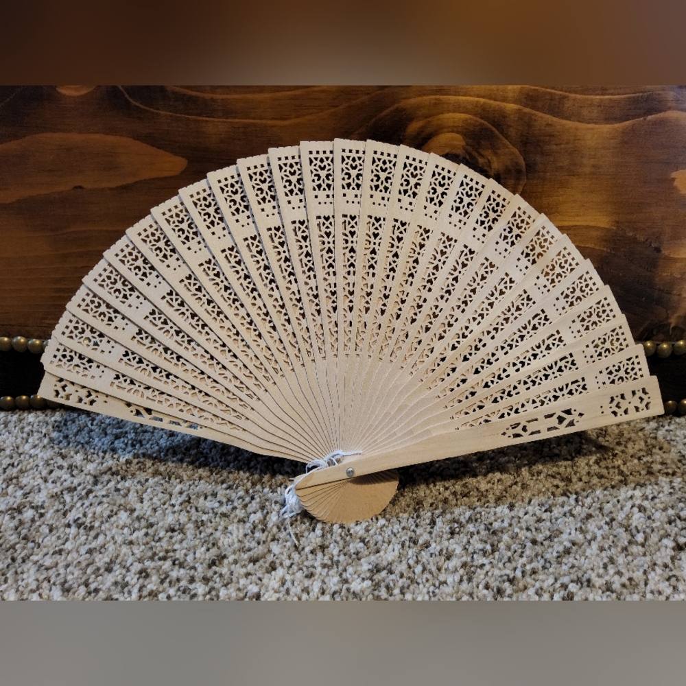 NWOT WEDDING HANDHELD WOODEN FANS